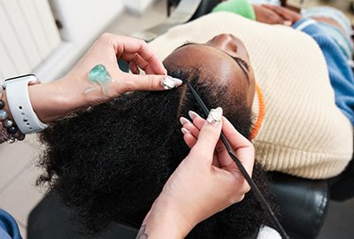 afro_american_woman_getting_her_hair_done