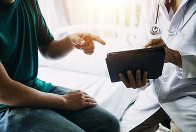 doctor_discussing_with_patient_after_non_surgical_facelift