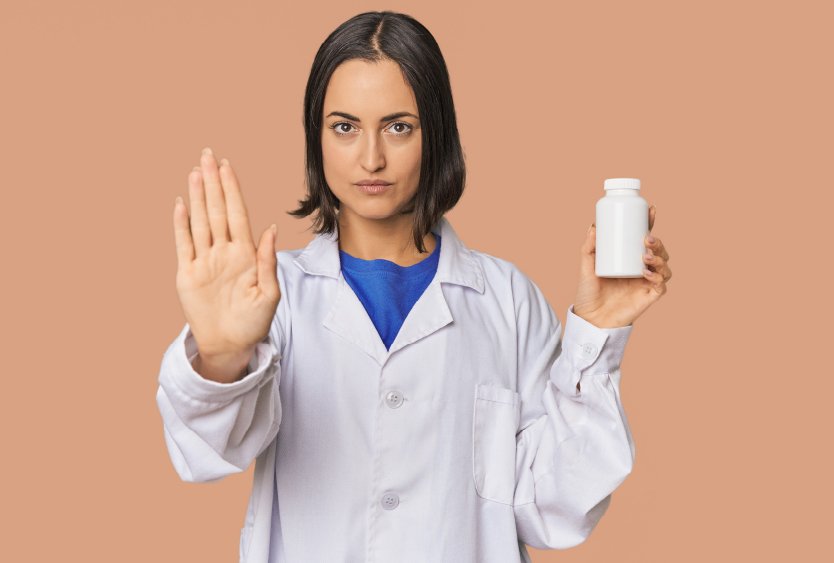 doctor_preventing_medicines_before_lip_lift_in_turkey