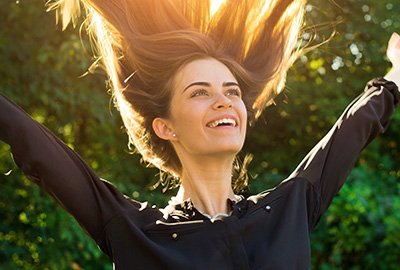 happy_woman_after_female_hair_transplant_in_turkey (2)