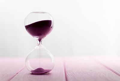 hourglass_representing_patience_after_surgery