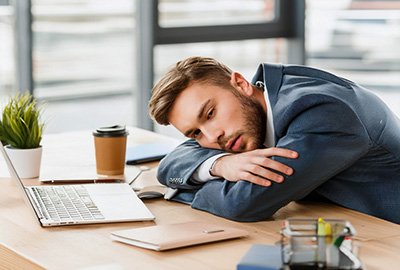 man_experiencing_fatigue_after_bariatric_surgery_in_turkey