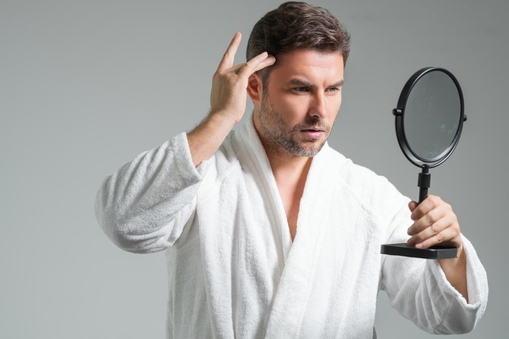 man_noticing_hair_problem_and_needing_dhi_in_turkey
