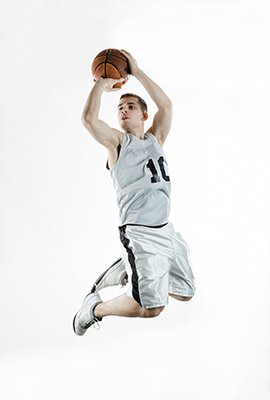 man_playing_basketball_after_limb_lengthening_in_turkey
