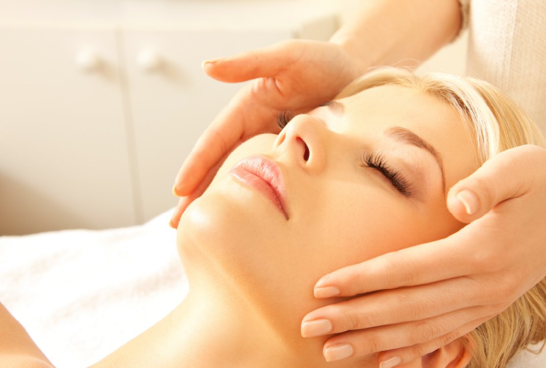 numbing_cream_on_face_for_morpheus8_in_turkey