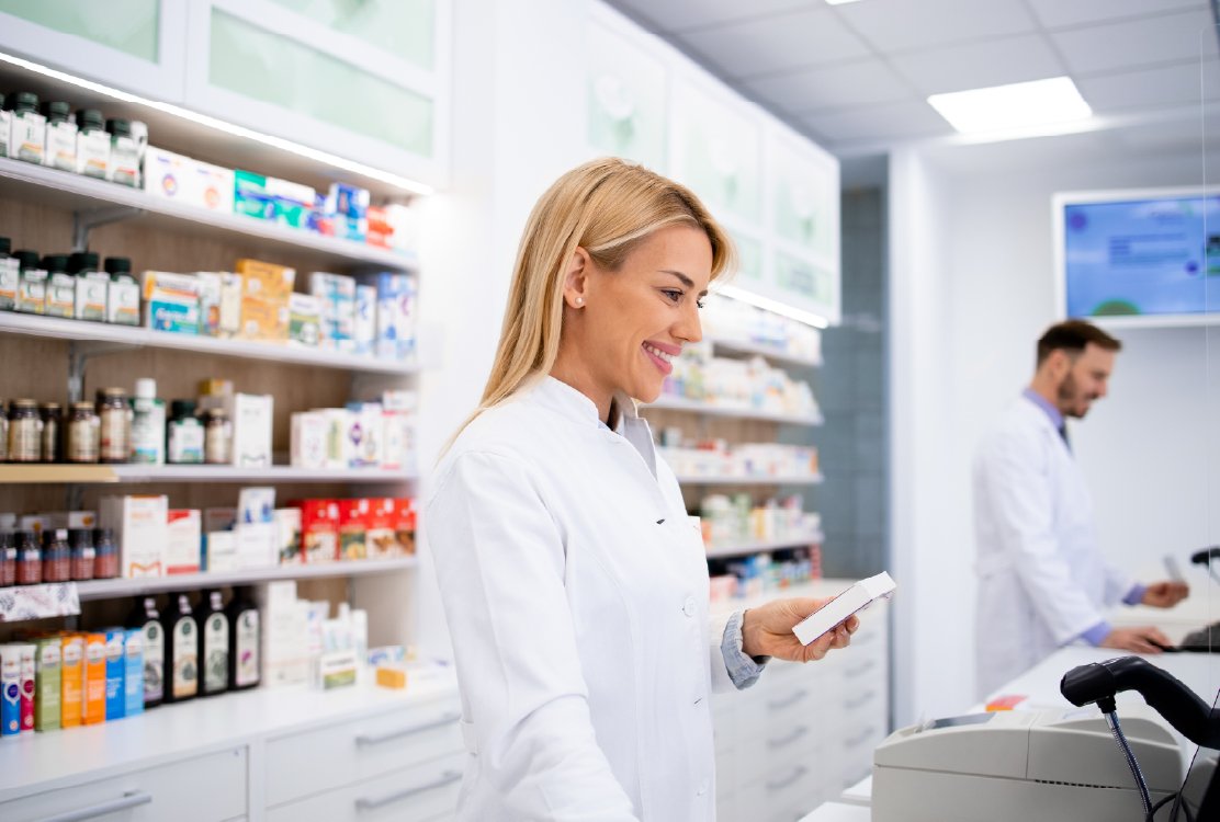 pharmacy_giving_medicine_for_hemorrhoidectomy_in_turkey