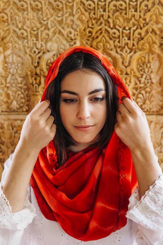 /upload/galeri/portrait_of_middle_eastern_woman_with_ethnic_nose_for_ethnic_rhinoplasty_in_turkey