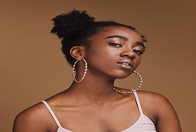 pretty_woman_with_full_afro_post_afro_hair_transplant_in_turkey