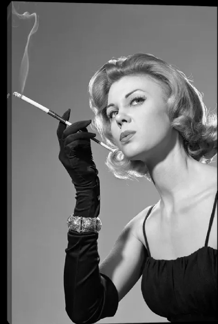 woman _smoking _before _decolletage _rejuvenation_ in _turkey