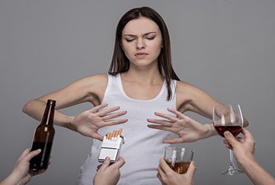 woman_avoiding_alcohol_and_cigarettes