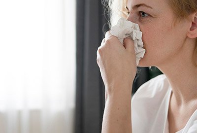 woman_cleaning_nasal_fluids_after_piezo_rhinoplasty_in_turkey