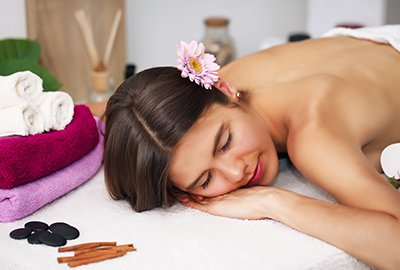 woman_doing_aromatherapy_post_labiaplasty_in_turkey