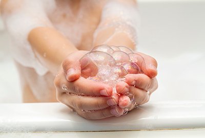 woman_washing_hands_against_monkeypox_in_turkey