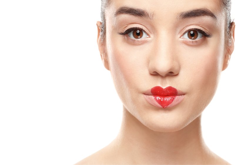 woman_with_bold_lipstick_after_lip_lift_in_turkey