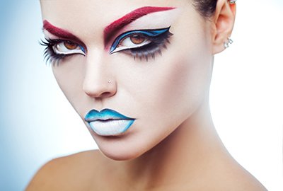 woman_with_extravagant_eye_makeup_after_blepharoplasty