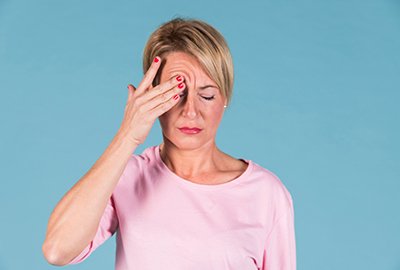 woman_with_fever_after_blepharoplasty