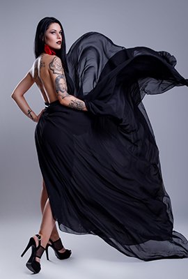 woman_with_loose_clothing_after_bbl