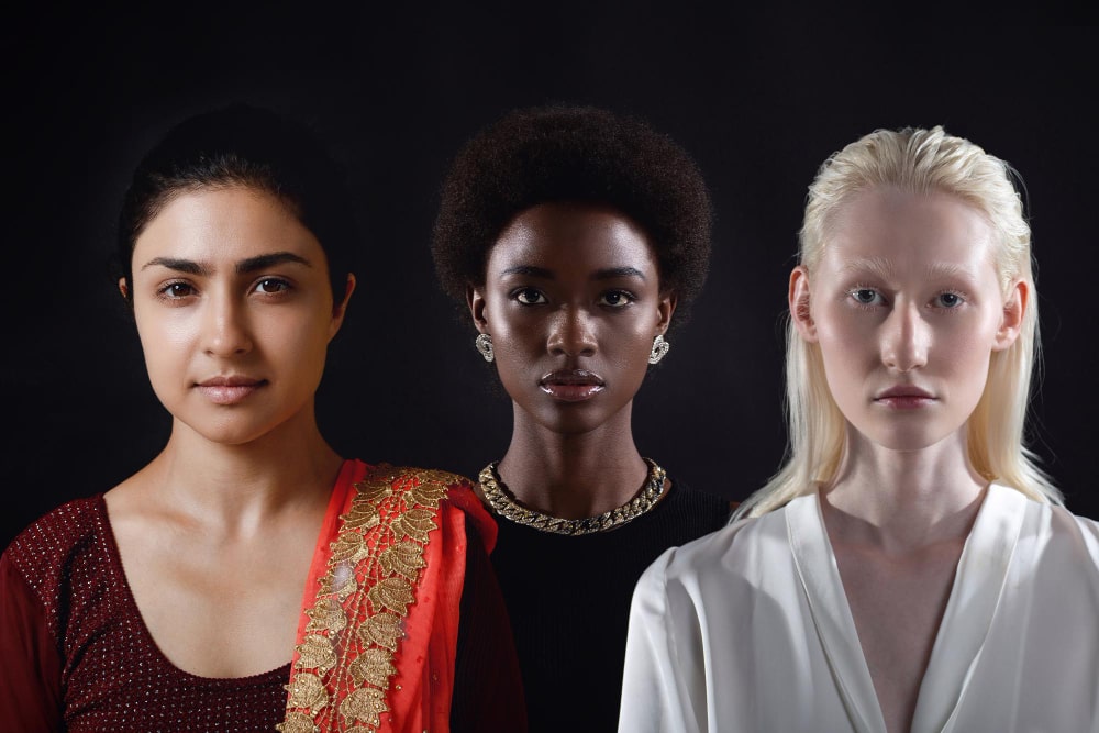 /upload/galeri/women_of_different_ethnicities_facing_the_camera_for_ethnic_rhinoplasty_in_turkey_picture