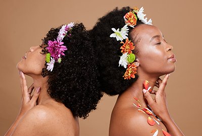 women_relaxing_after_afro_hair_transplant_in_turkey